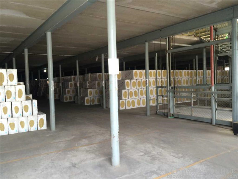 岩棉板外墙保温点粘法